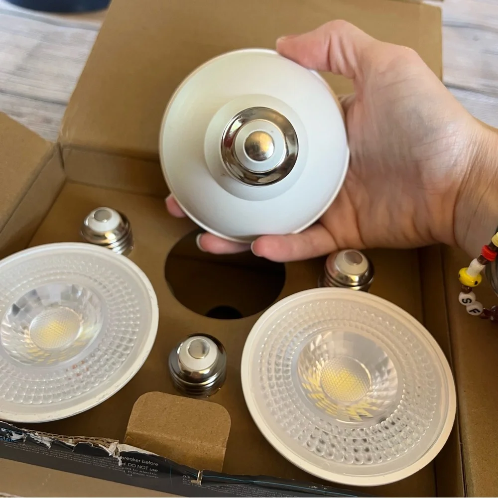 TorchStar LED Light Bulb‎ 8W Super Bright PAR30 5000K 120V (6 Pack) Dimmable OB